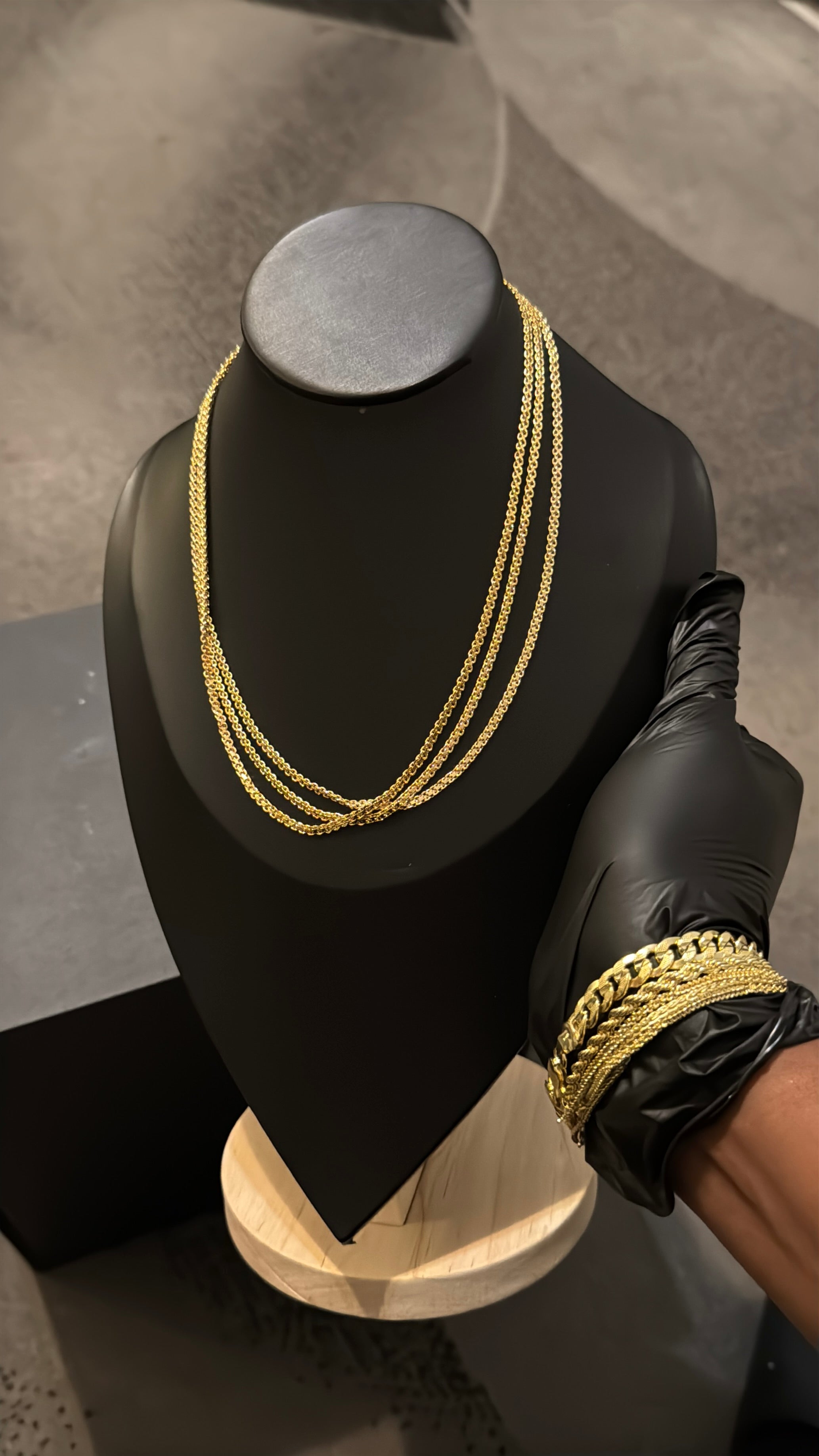 Slim Carpet Gold Lookalike Chain Necklace