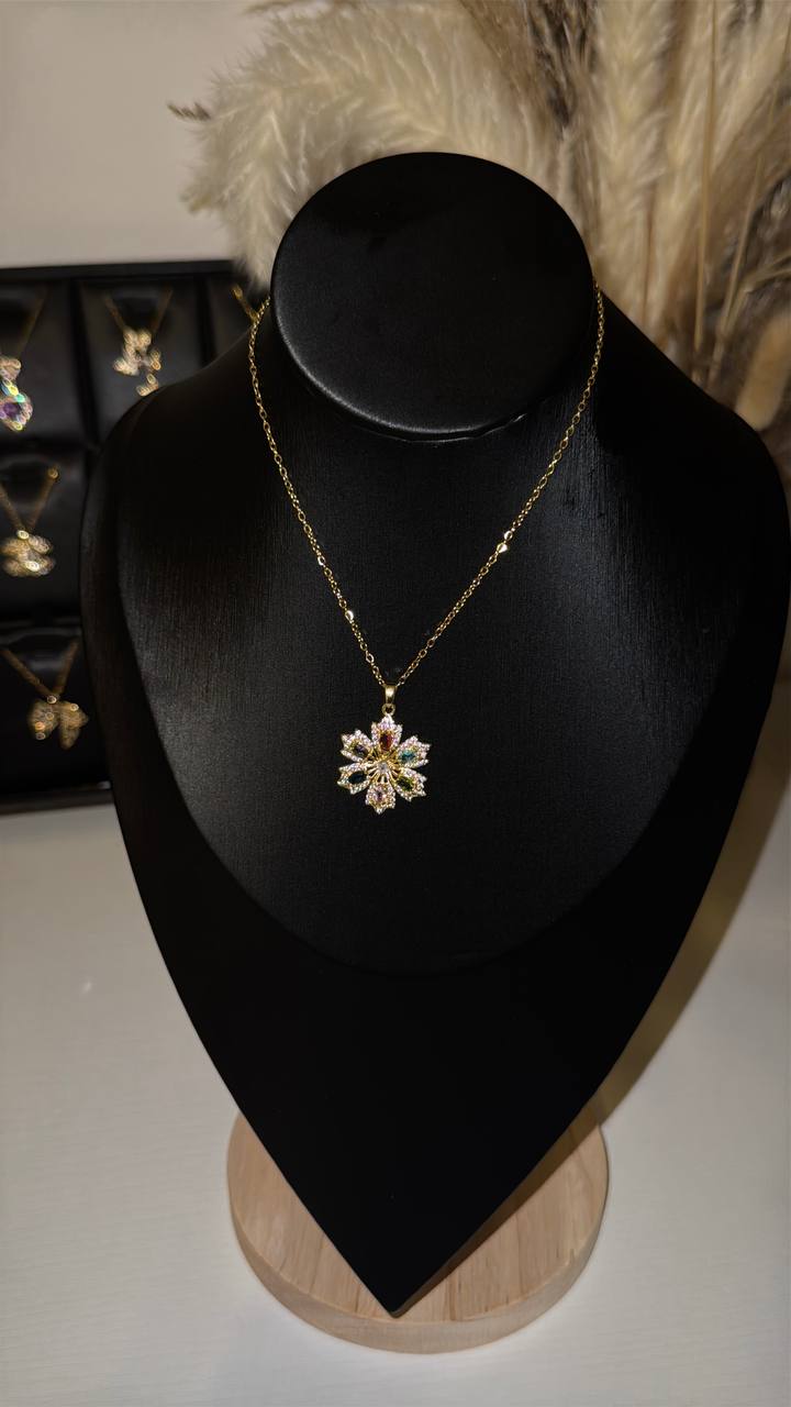 Luxury Crystal Floral Pendant Necklace