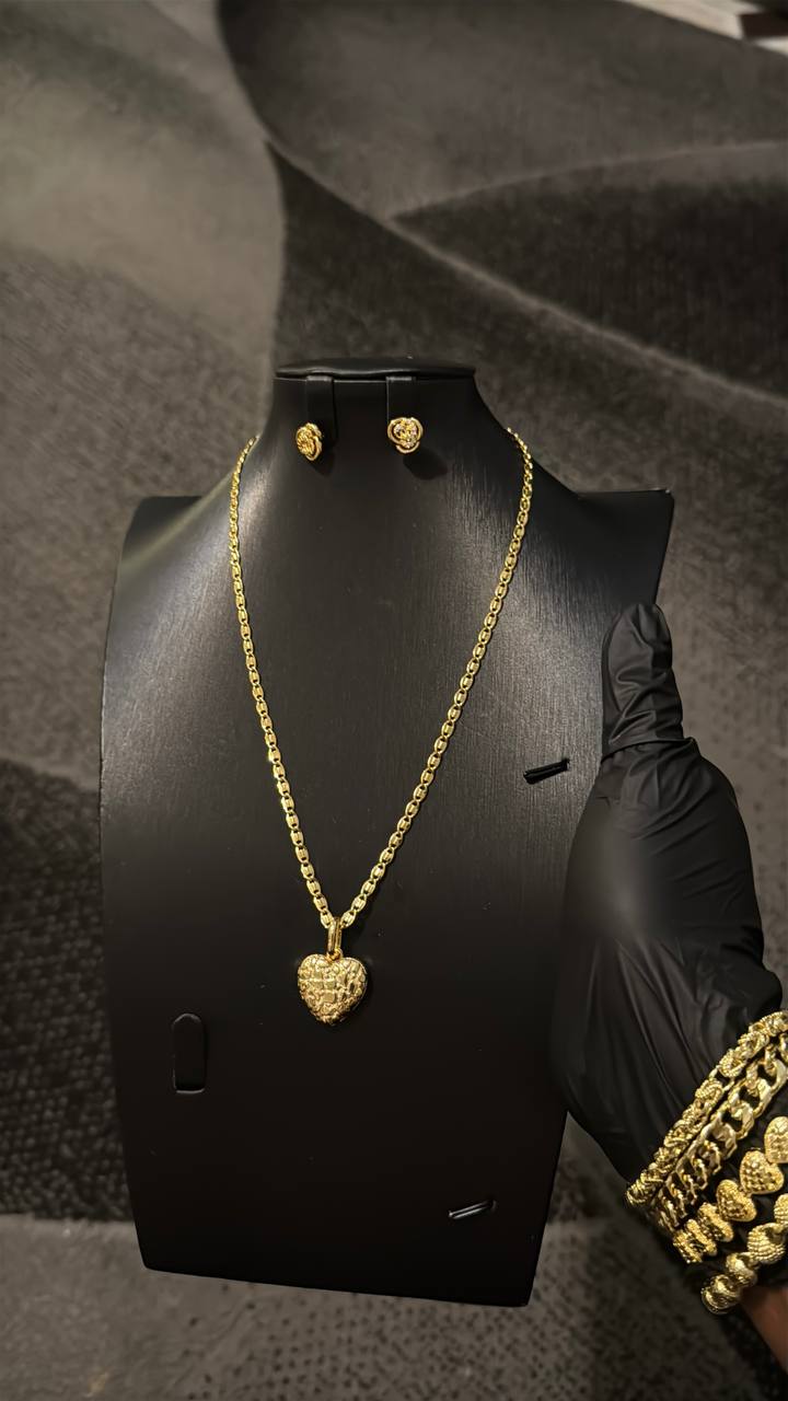 Textured Heart Pendant Chain Necklace Set