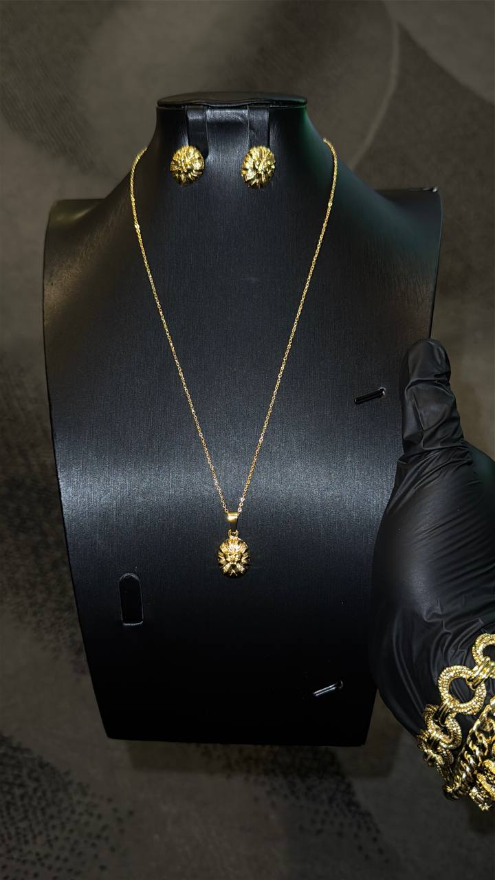 Sunburst Medallion Pendant Necklace Set Gold Lookalike