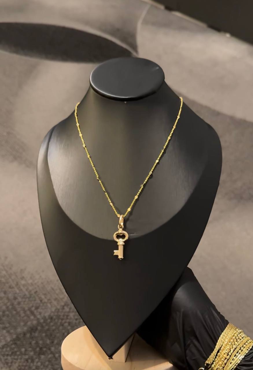 Vintage Key Pendant Necklace Gold Lookalike