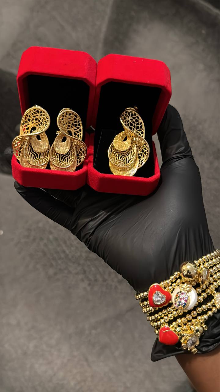Golden Harmony Filigree Earrings Set