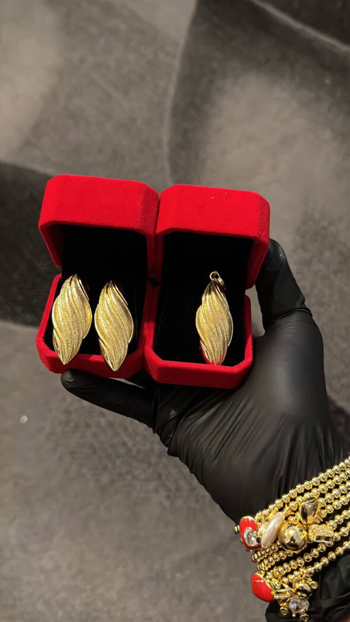 Golden Leaf Pendant & Earrings Set