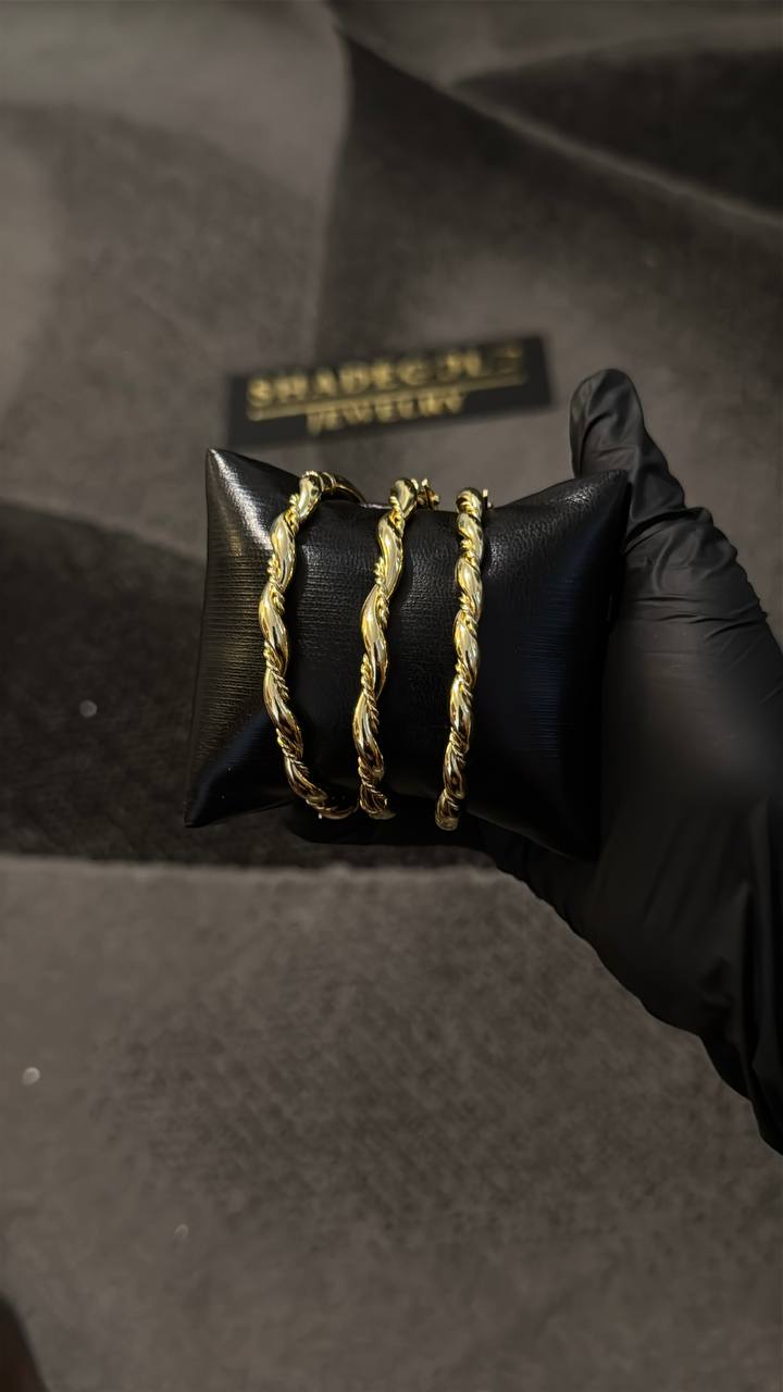 Twisted Elegance Gold Bangle Bracelet
