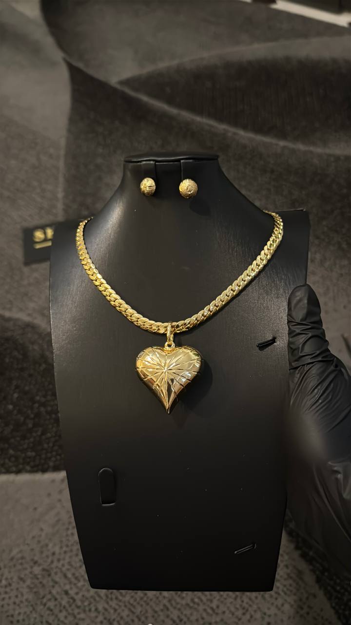 Golden Heart Pendant Jewelry Set