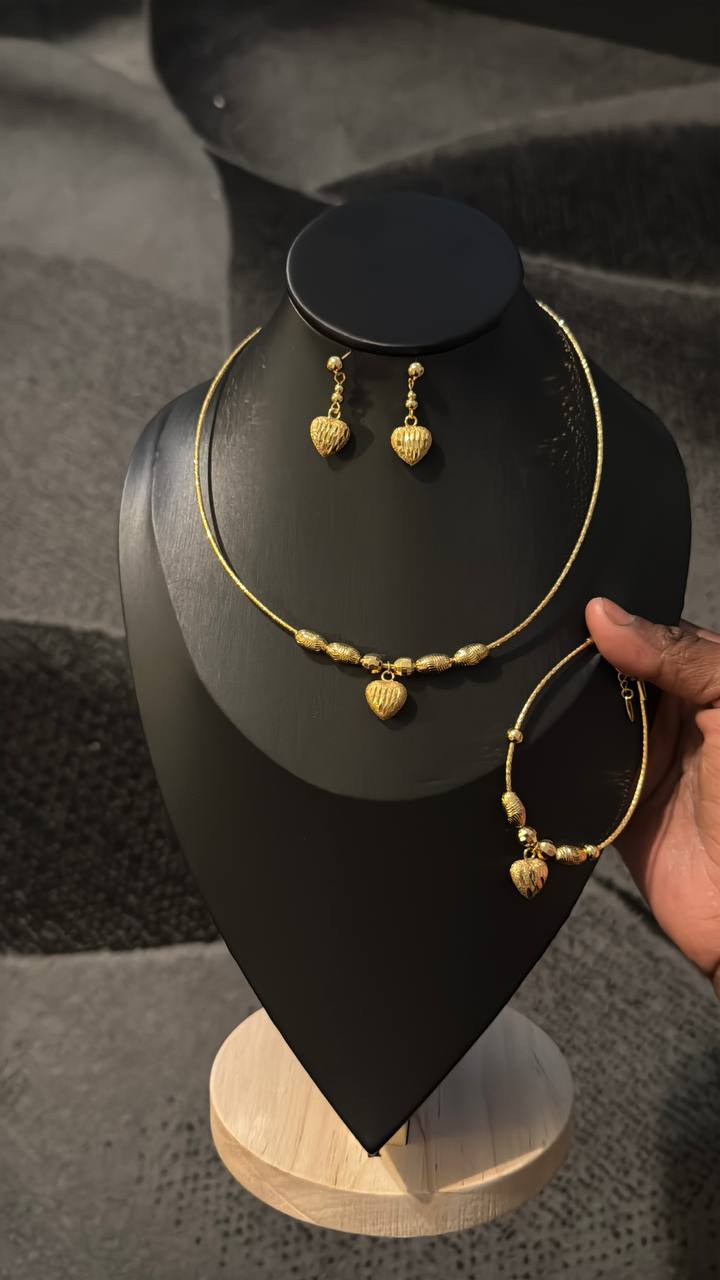 Golden Heart Charm Jewelry Set