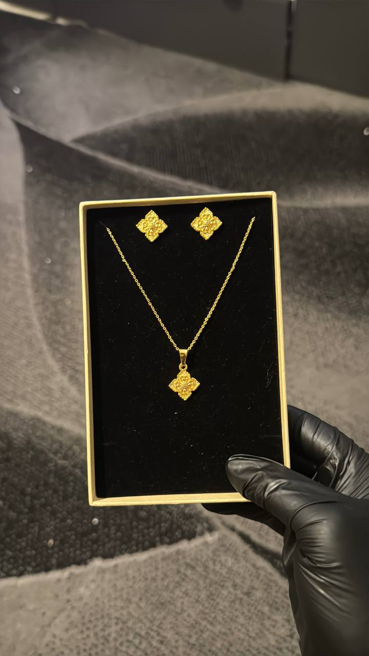 Luxury Floral Cross Pendant Necklace Set Gold Lookalike