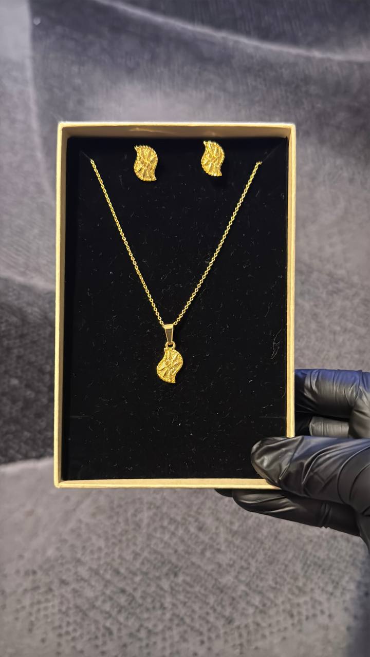 Abstract Wave Pendant Necklace Set Gold Lookalike