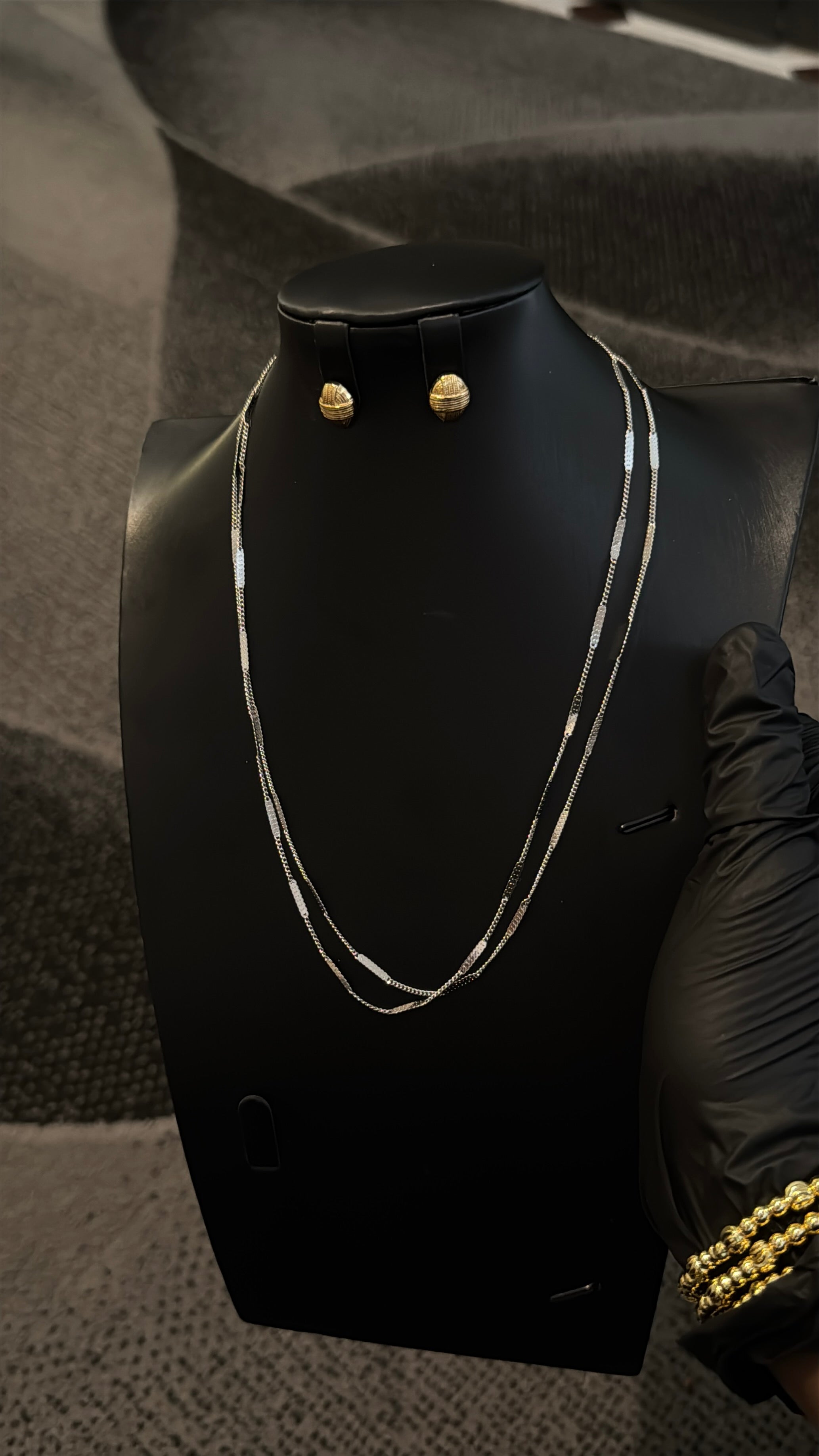 Step Carpet Silver Lookalike Chain Necklace