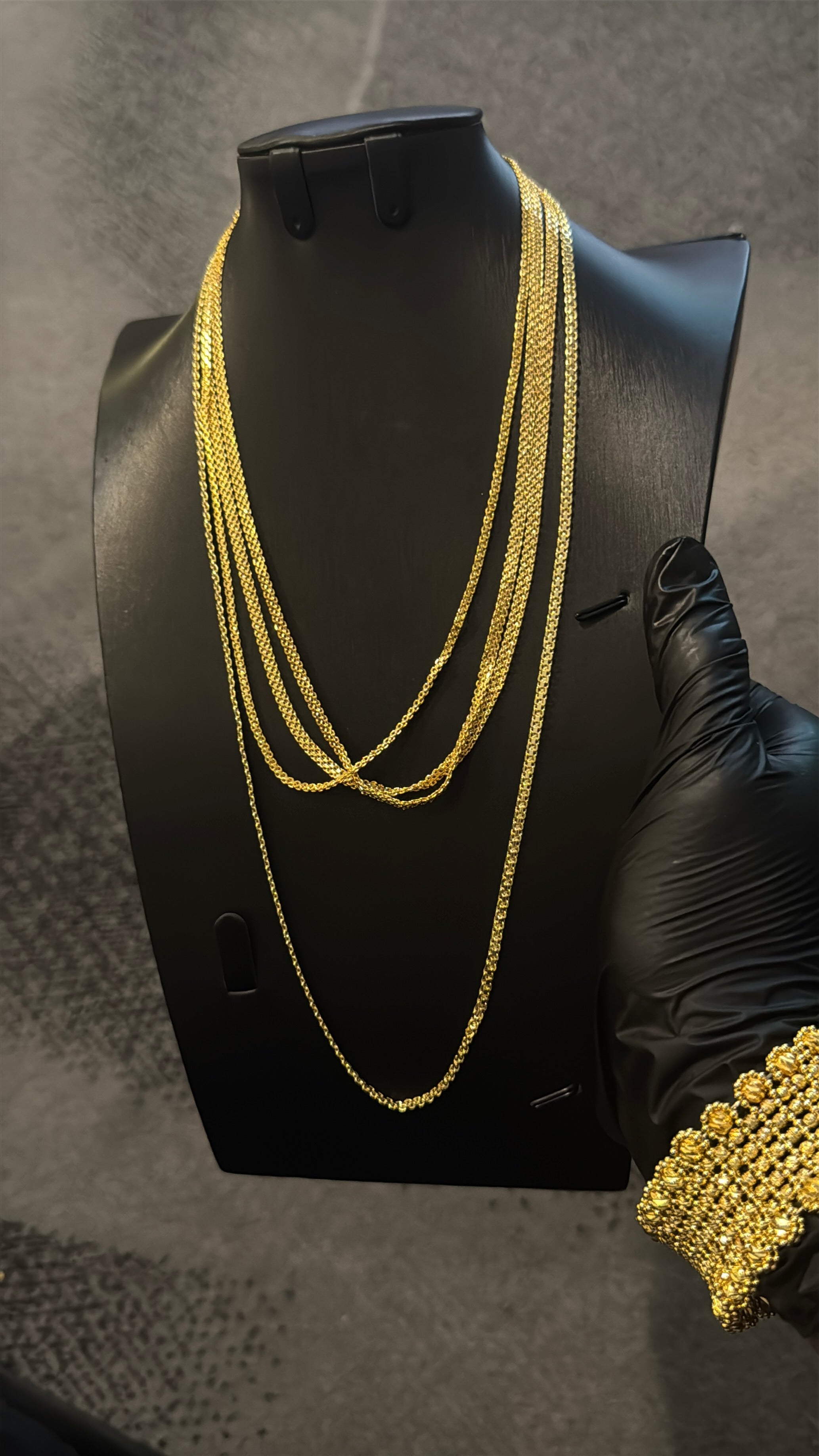 Carpet Gold Lookalike Chain Necklace