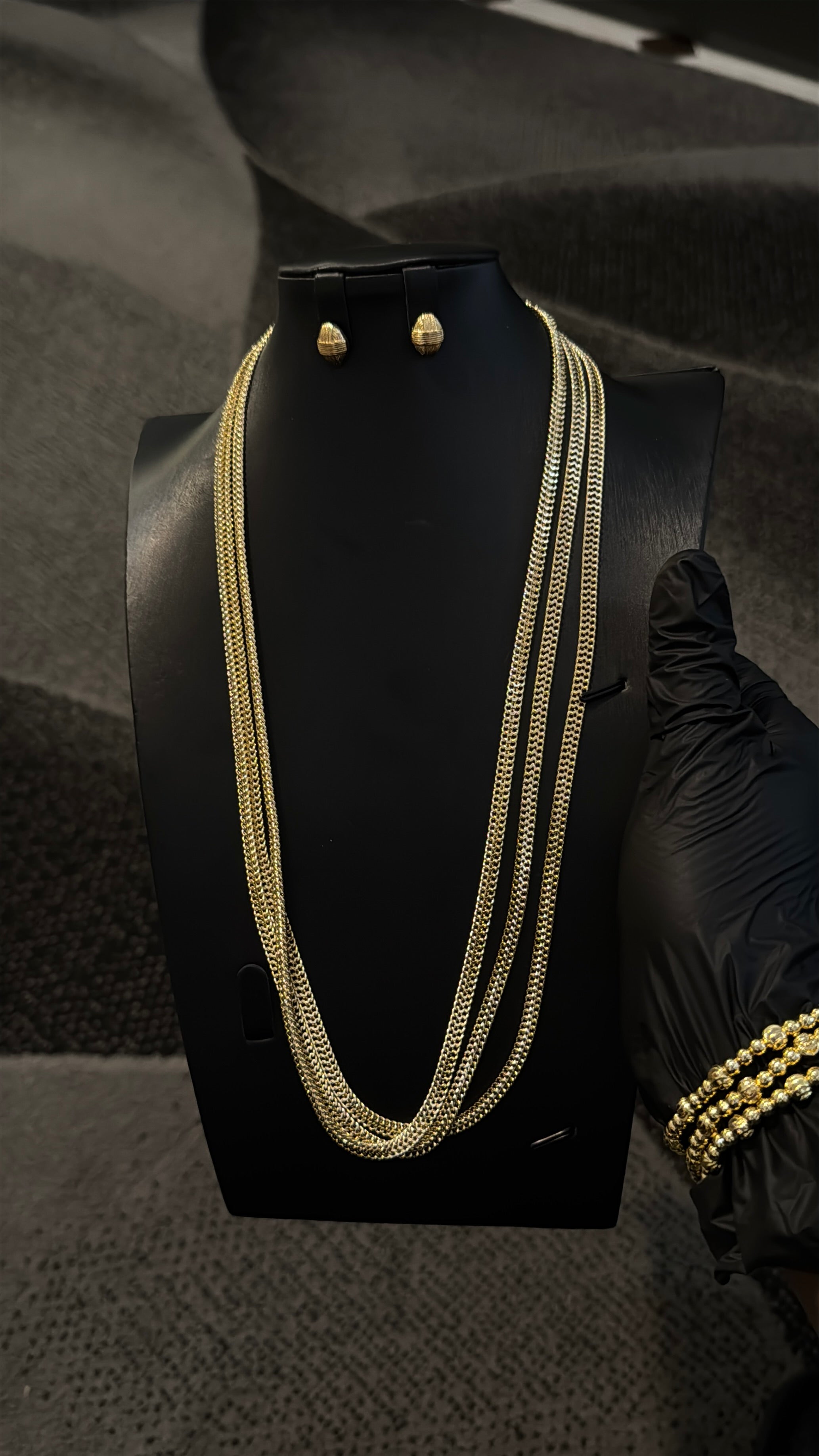 Carpet Big Hole Gold Lookalike Chain Necklace