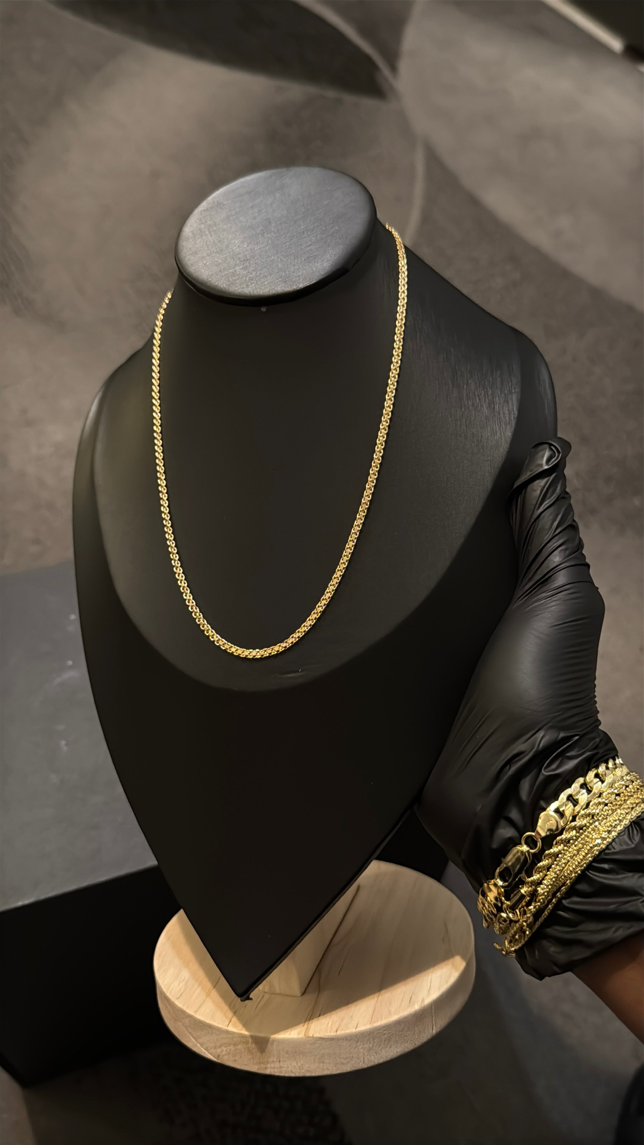 Slim Carpet Gold Lookalike Chain Necklace