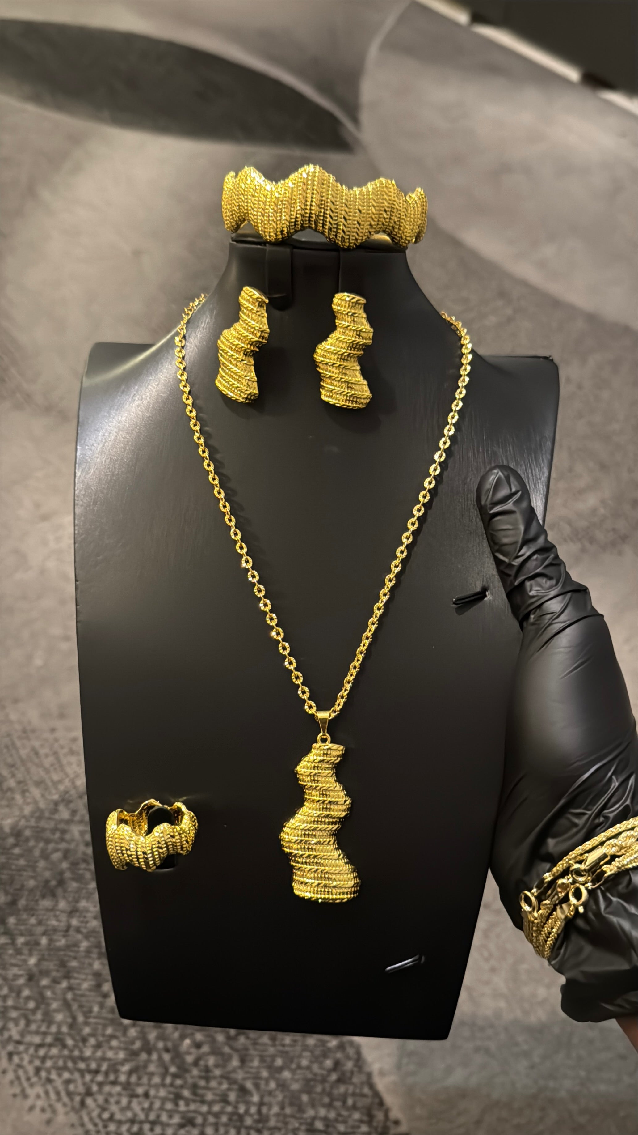Royal Wave Gold Jewelry Set