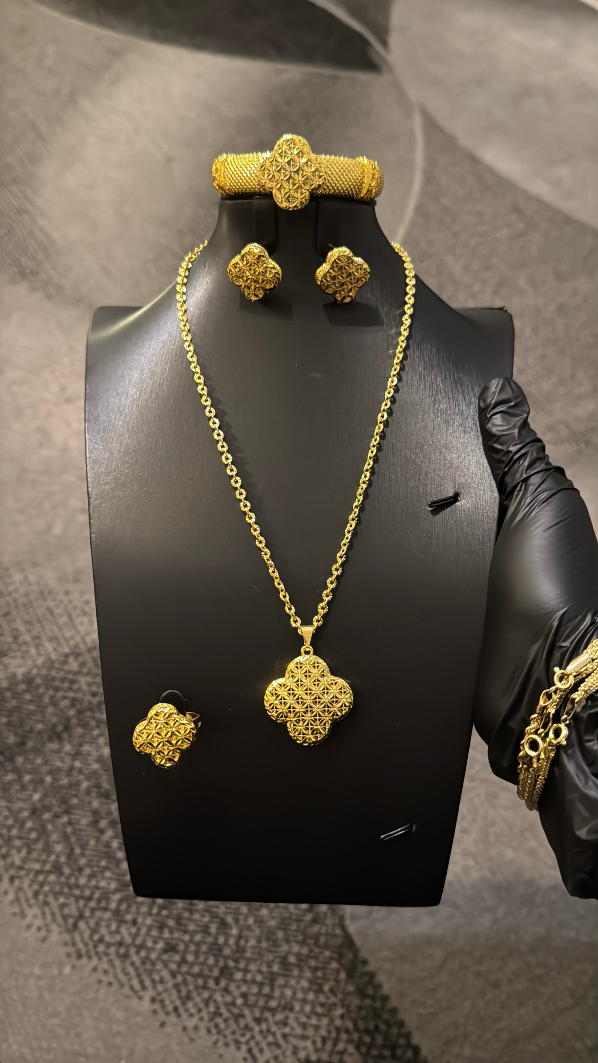 Royal Clover Gold Jewelry Set