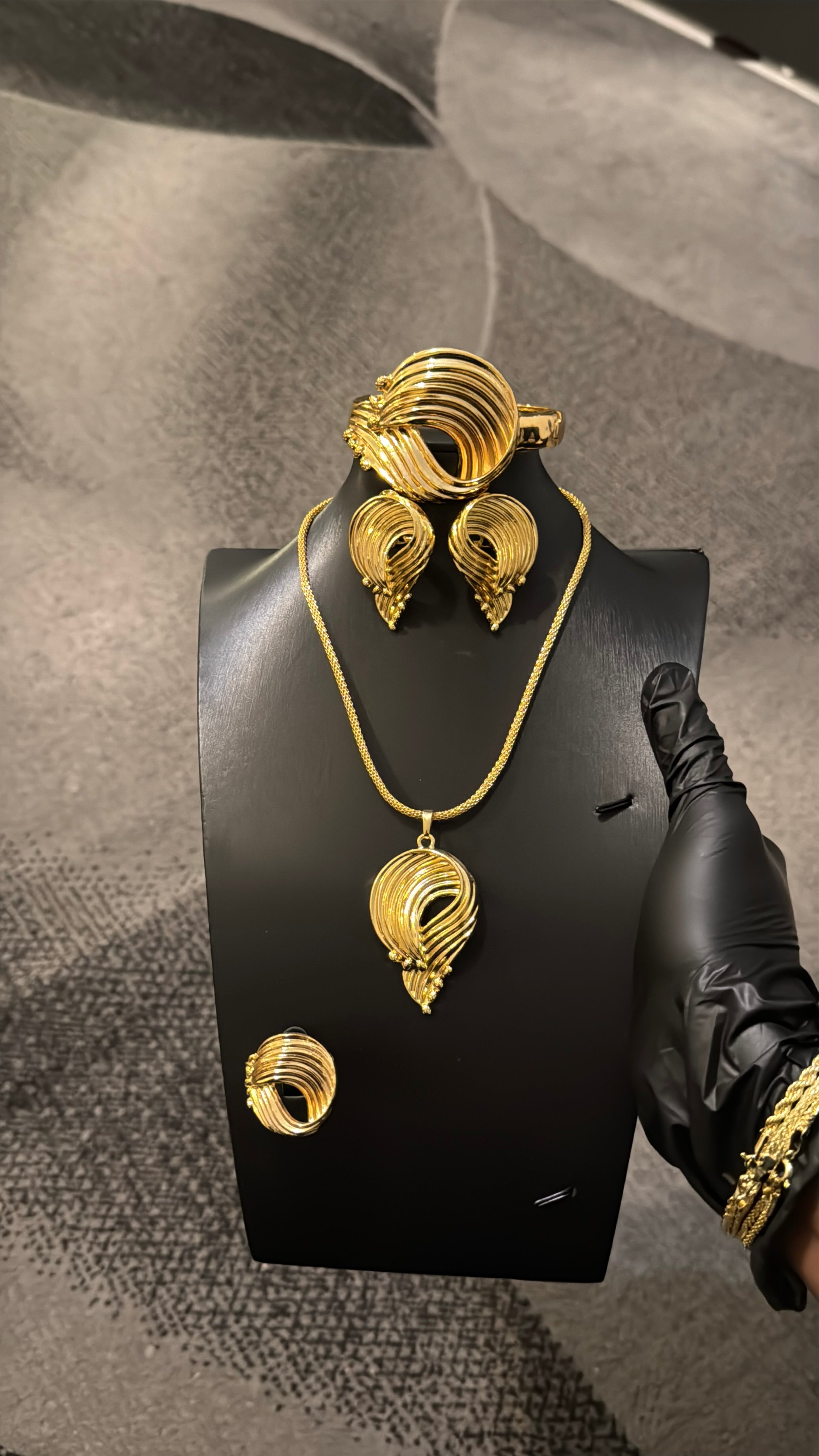 Royal Swirl Gold Jewelry Set