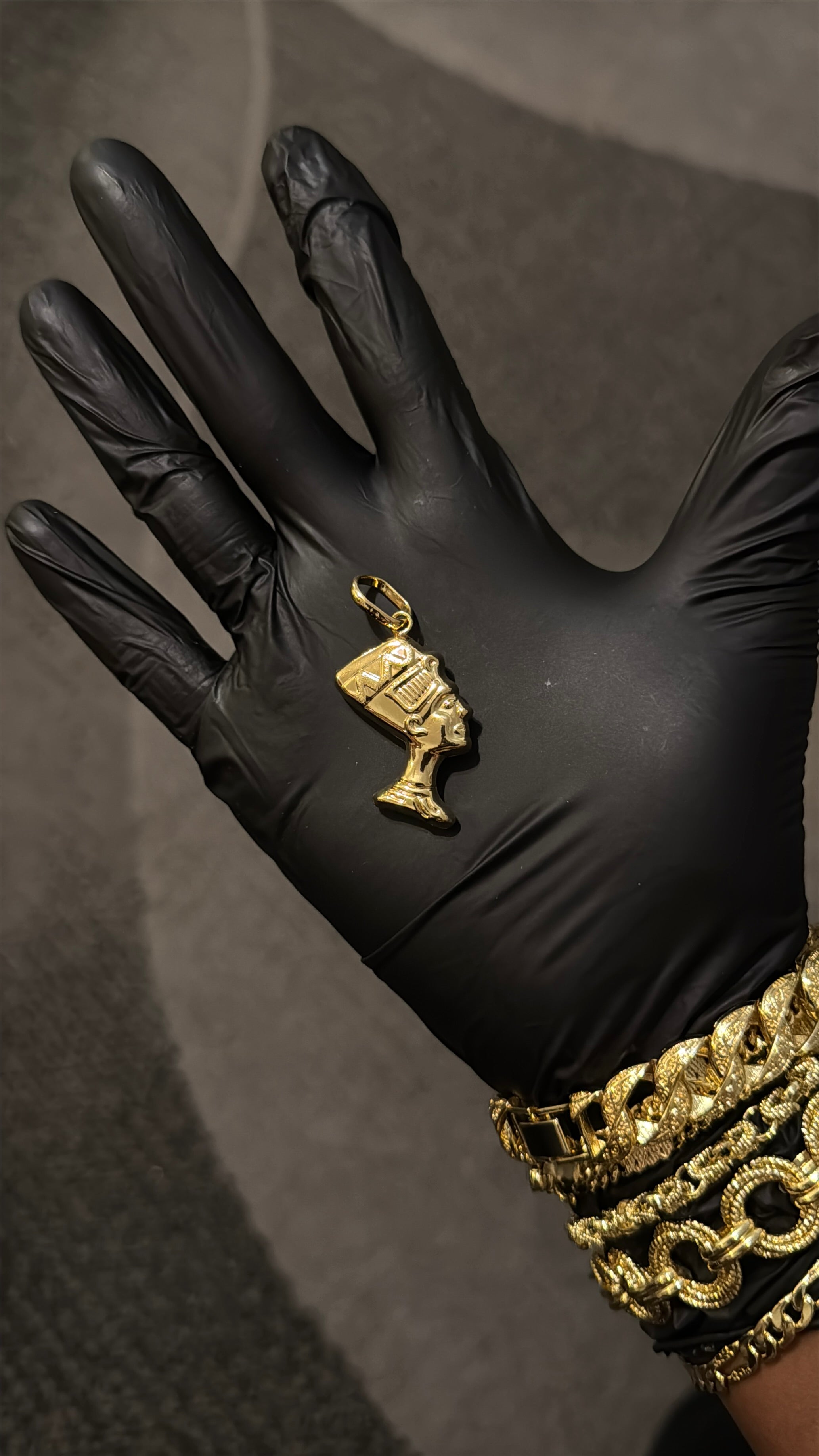 Queen Nefertiti Gold lookalike Pendant