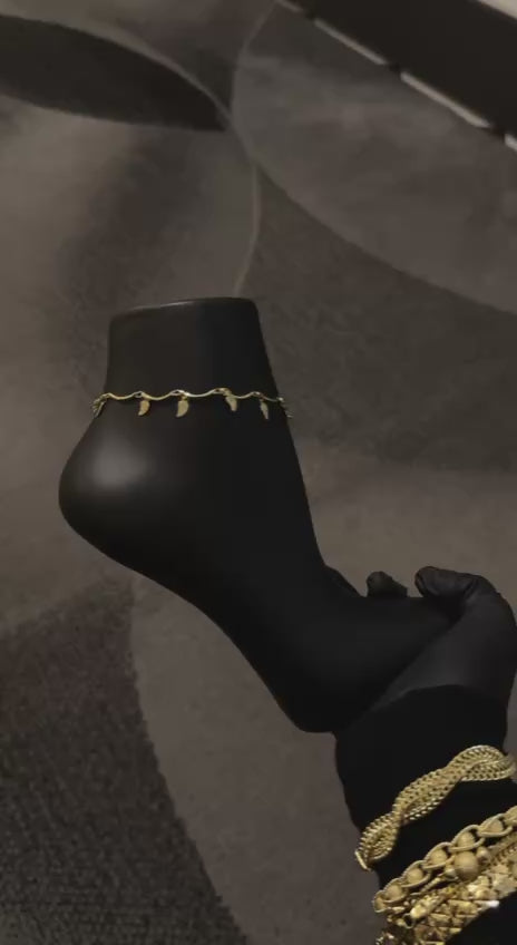 Minimalist Heart Charm Gold Anklet