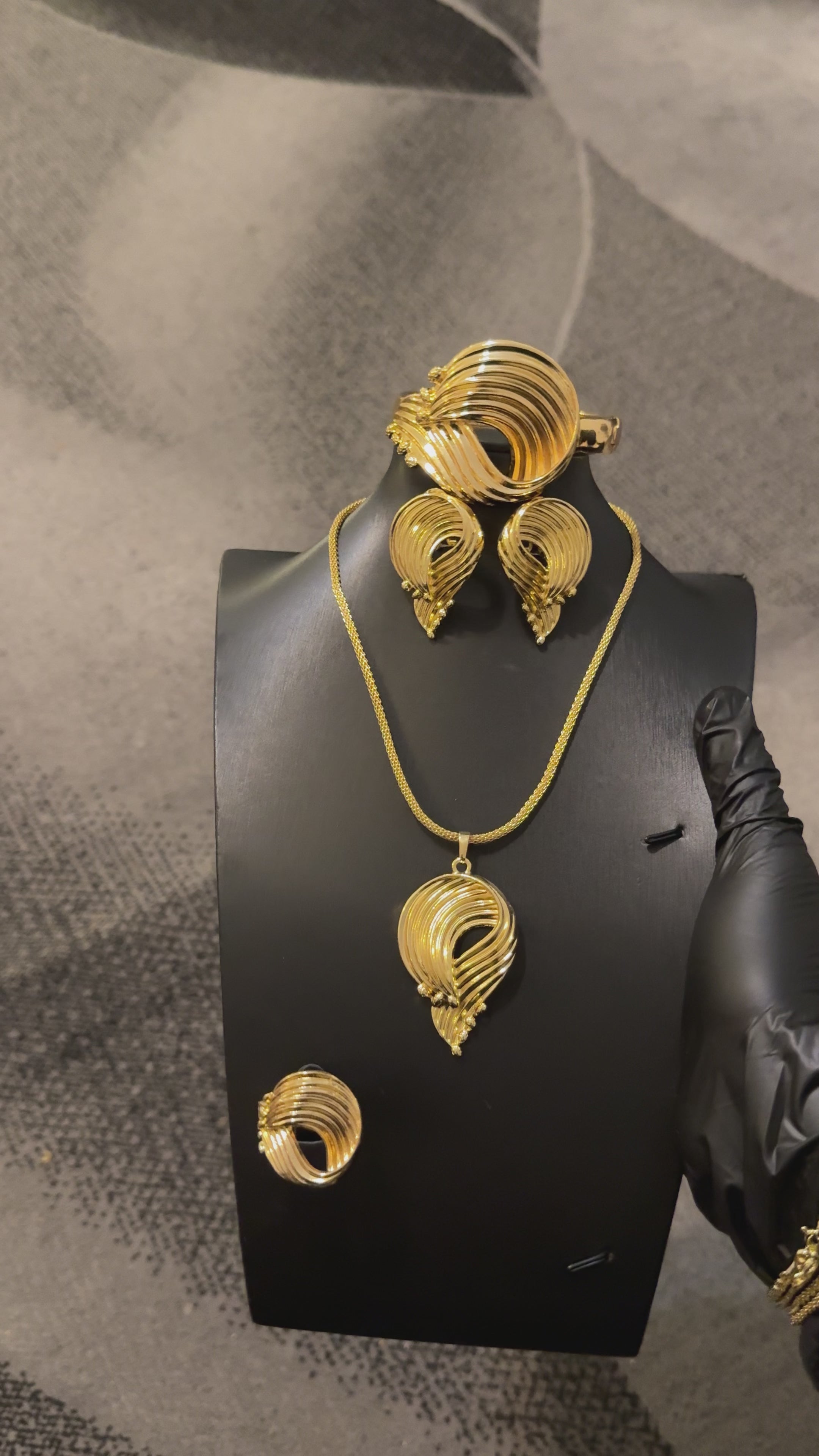 Royal Wave Pendant Jewelry Set – Luxury Gold Look Necklace, Earrings, Ring & Cuff Bracelet