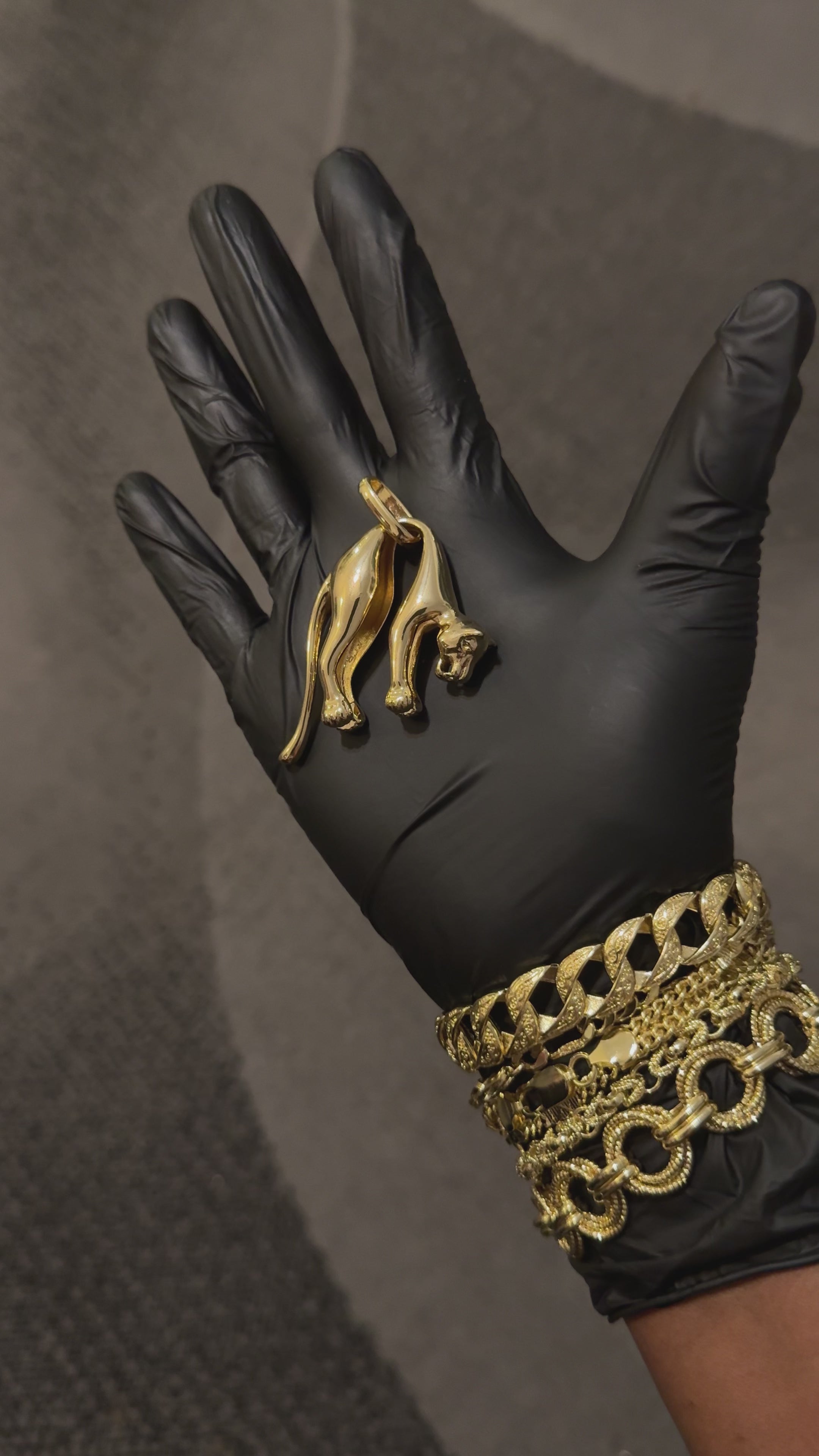 Curve Lion Gold lookalike Pendant